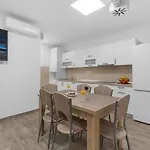 Elli Hostel