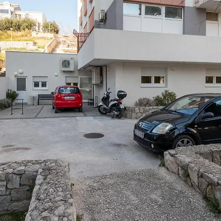 Hostal Elli *
