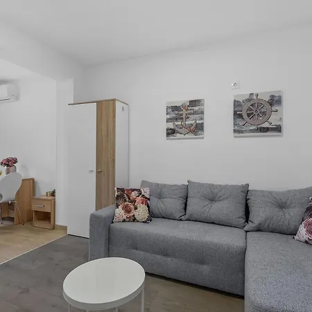 Hostel Elli