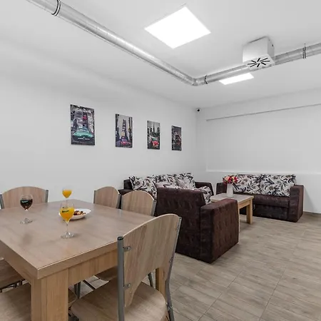 Elli Hostel Σπλιτ